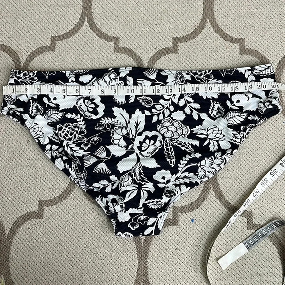 Artesands black white floral Cantata Forte Monet Mid rise bikini bottoms, 20+ - Picture 10 of 13